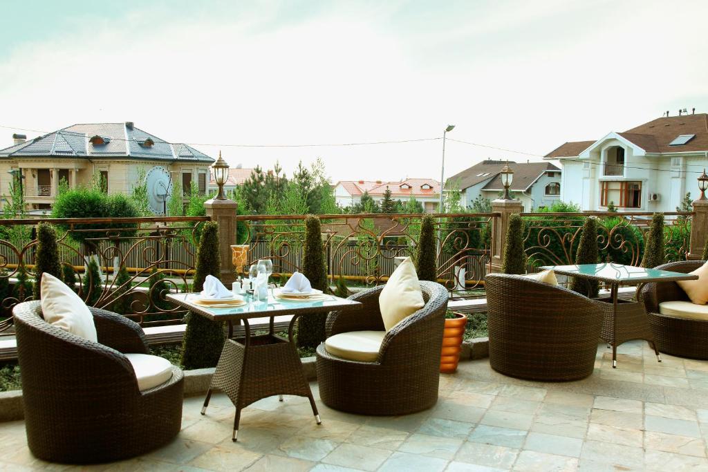 Royal Tulip Almaty Hotel Exterior foto