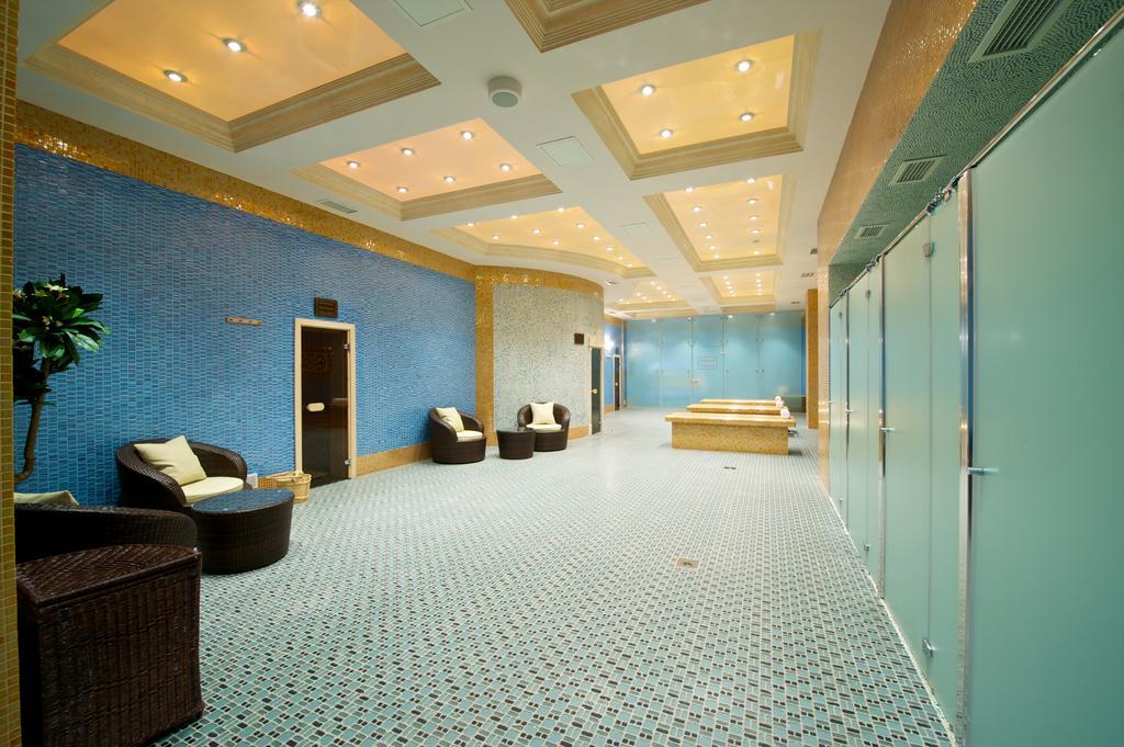 Royal Tulip Almaty Hotel Exterior foto